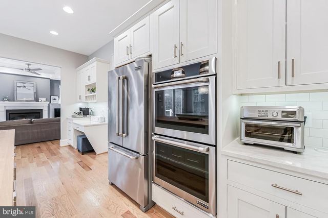 916 DESALE ST SW, Vienna, VA 22180