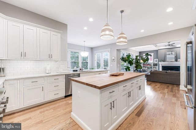 916 DESALE ST SW, Vienna, VA 22180