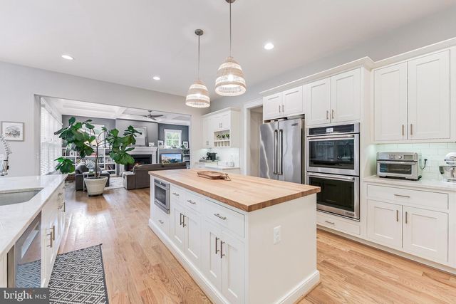 916 DESALE ST SW, Vienna, VA 22180
