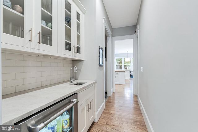 916 DESALE ST SW, Vienna, VA 22180