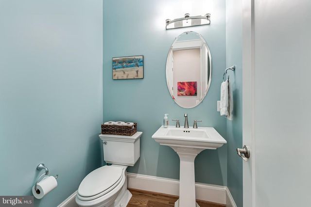 916 DESALE ST SW, Vienna, VA 22180