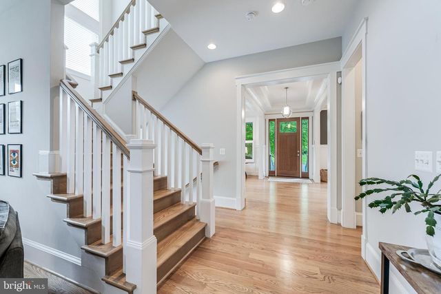 916 DESALE ST SW, Vienna, VA 22180