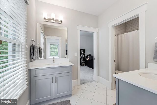 916 DESALE ST SW, Vienna, VA 22180
