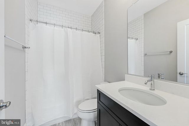 916 DESALE ST SW, Vienna, VA 22180