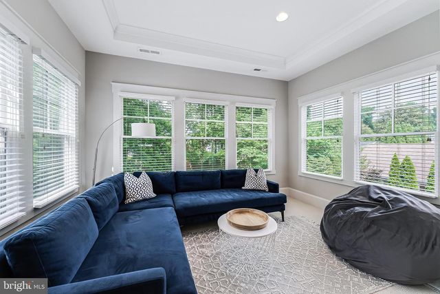 916 DESALE ST SW, Vienna, VA 22180