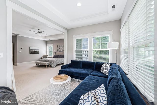 916 DESALE ST SW, Vienna, VA 22180