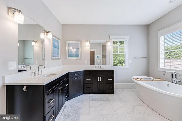 916 DESALE ST SW, Vienna, VA 22180