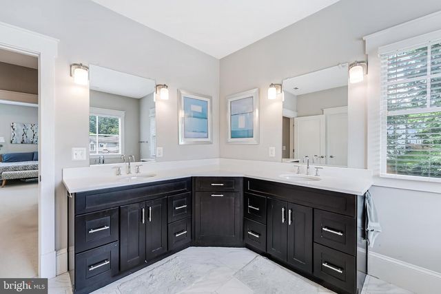 916 DESALE ST SW, Vienna, VA 22180