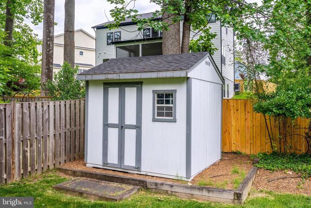 916 DESALE ST SW, Vienna, VA 22180