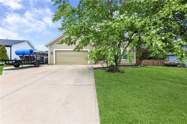 21240 W 226th Street, Spring Hill, KS 66083