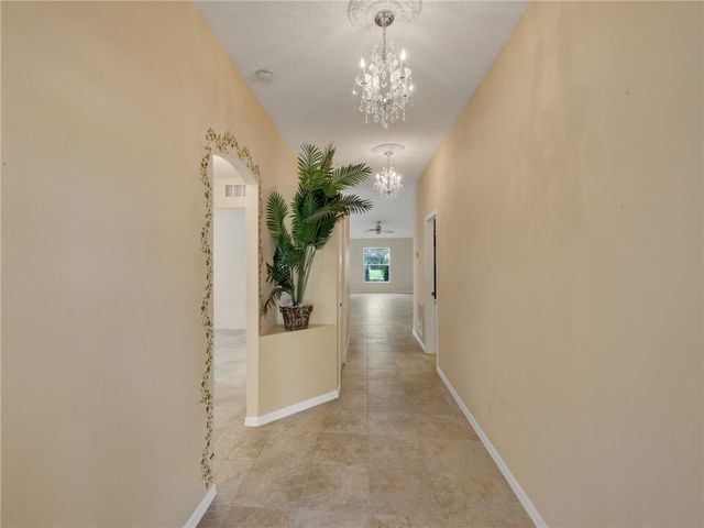 1146 N 13th Square, Vero Beach, FL 32960