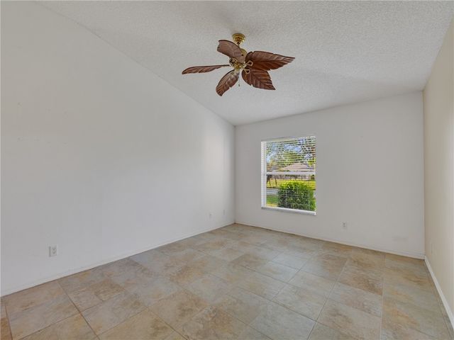 1146 N 13th Square, Vero Beach, FL 32960