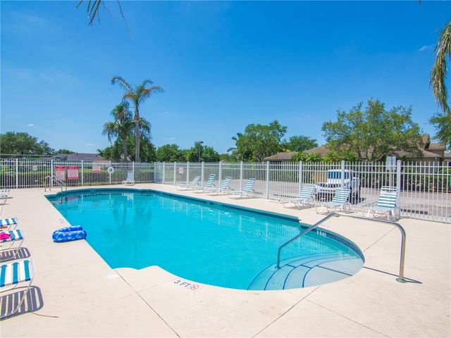 1146 N 13th Square, Vero Beach, FL 32960