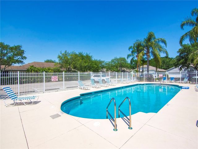 1146 N 13th Square, Vero Beach, FL 32960