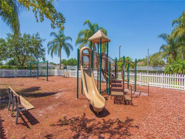 1146 N 13th Square, Vero Beach, FL 32960