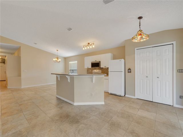 1146 N 13th Square, Vero Beach, FL 32960