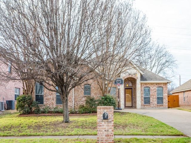 8325 Estandarte Court, Benbrook, TX 76126