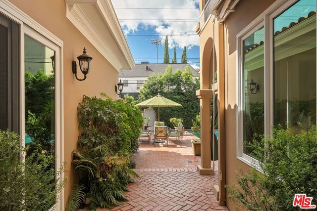 341 S Linden Drive, Beverly Hills, CA 90212