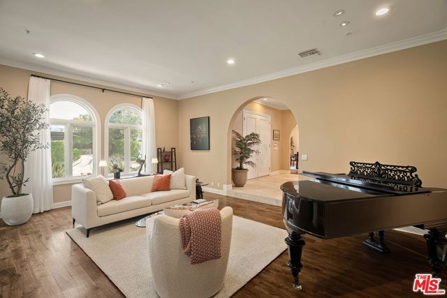 341 S Linden Drive, Beverly Hills, CA 90212