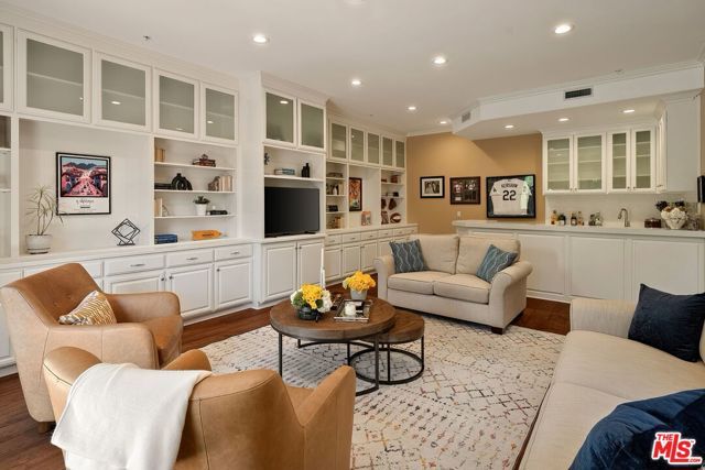 341 S Linden Drive, Beverly Hills, CA 90212