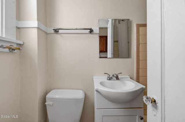 42 Ten Eyck Avenue, Albany, NY 12209