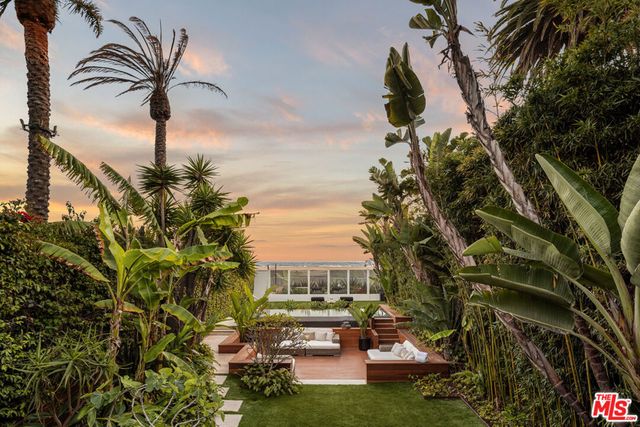 966 Palisades Beach Road, Santa Monica, CA 90403