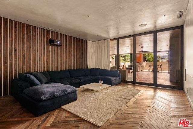 966 Palisades Beach Road, Santa Monica, CA 90403