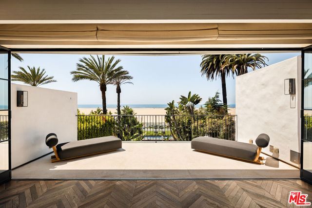966 Palisades Beach Road, Santa Monica, CA 90403