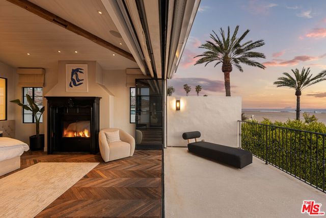 966 Palisades Beach Road, Santa Monica, CA 90403