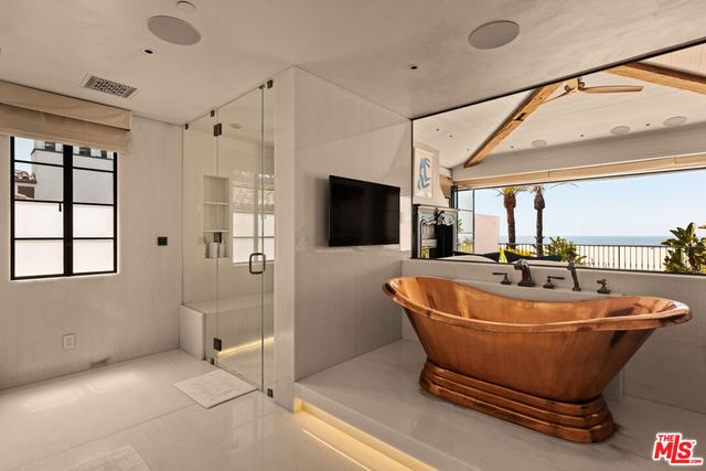966 Palisades Beach Road, Santa Monica, CA 90403