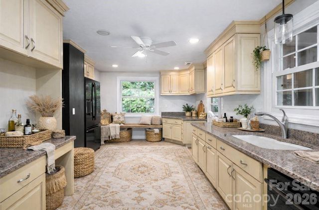 200 Allen Mountain Drive, Black Mountain, NC 28711