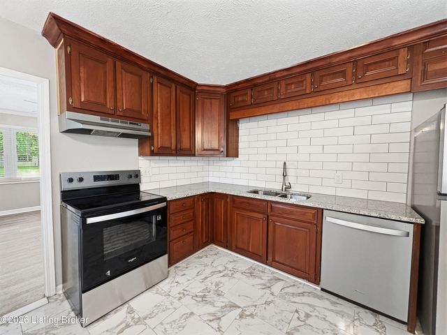 7004 John Adams Way, Louisville, KY 40272