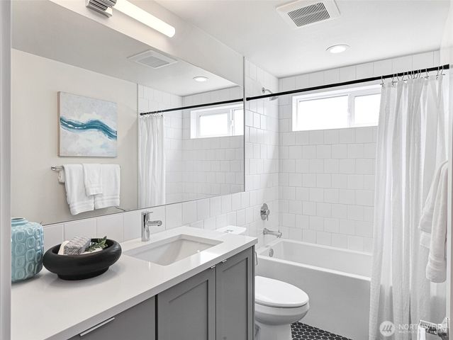 1411 B N 48th Street, Seattle, WA 98103