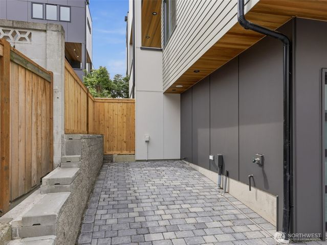 1411 B N 48th Street, Seattle, WA 98103