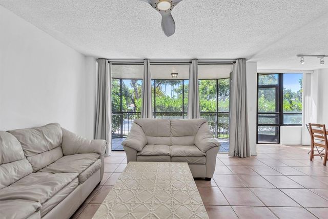 799 Jeffery Street 105, Boca Raton, FL 33487
