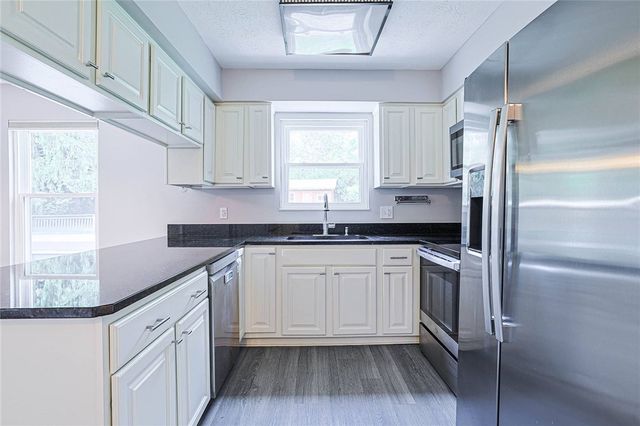 695 Tealwood Drive, Beavercreek, OH 45430