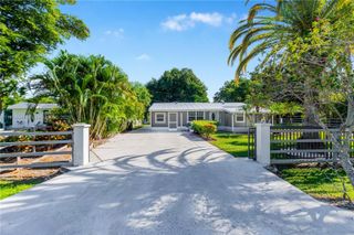 327 Mongomery Ave, Fort Myers, FL 33905