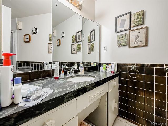 6775 Cedarbrook Drive, Bloomfield Hills, MI 48301