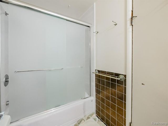 6775 Cedarbrook Drive, Bloomfield Hills, MI 48301