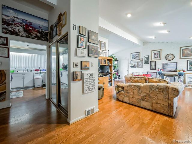 6775 Cedarbrook Drive, Bloomfield Hills, MI 48301