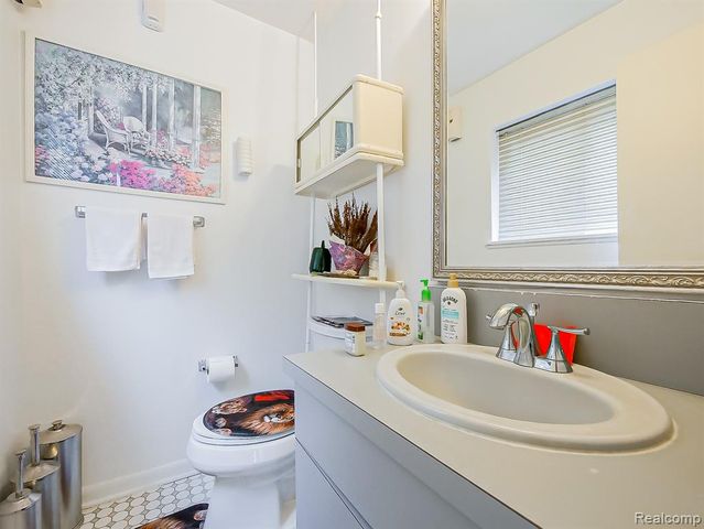 6775 Cedarbrook Drive, Bloomfield Hills, MI 48301