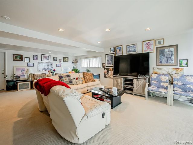 6775 Cedarbrook Drive, Bloomfield Hills, MI 48301