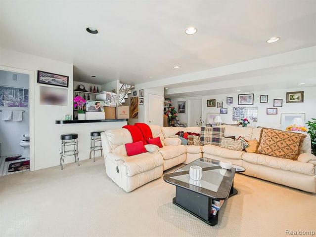 6775 Cedarbrook Drive, Bloomfield Hills, MI 48301