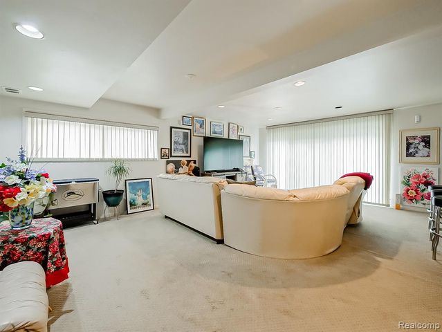 6775 Cedarbrook Drive, Bloomfield Hills, MI 48301