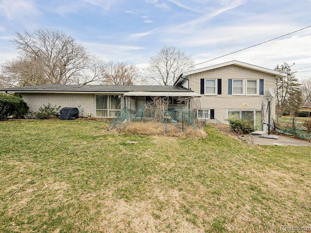 6775 Cedarbrook Drive, Bloomfield Hills, MI 48301