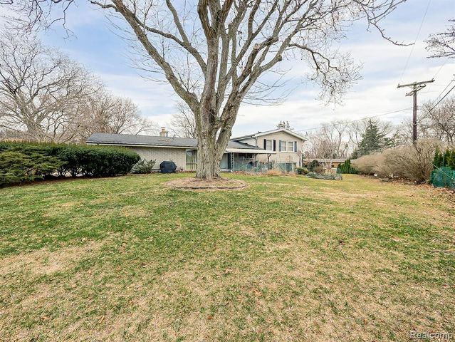 6775 Cedarbrook Drive, Bloomfield Hills, MI 48301