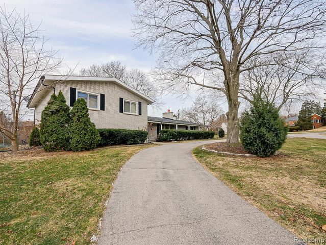 6775 Cedarbrook Drive, Bloomfield Hills, MI 48301