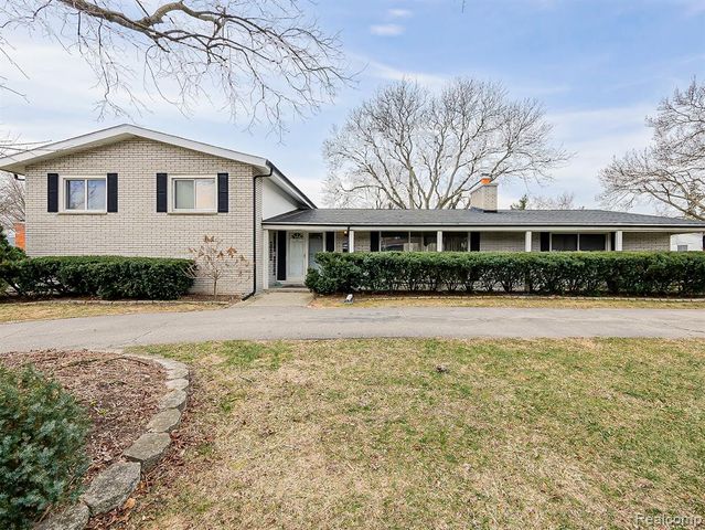 6775 Cedarbrook Drive, Bloomfield Hills, MI 48301