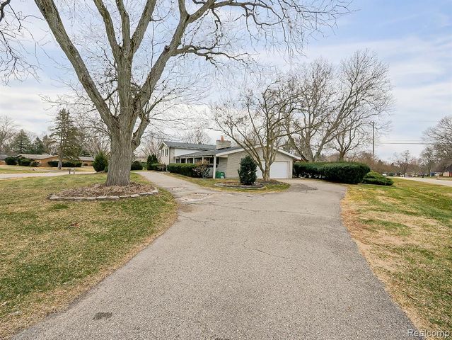 6775 Cedarbrook Drive, Bloomfield Hills, MI 48301