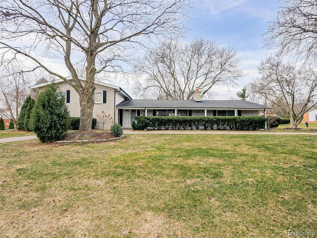 6775 Cedarbrook Drive, Bloomfield Hills, MI 48301